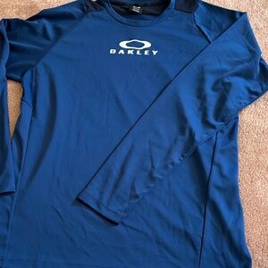 Oakley Navy Performance Long Sleeve size XL